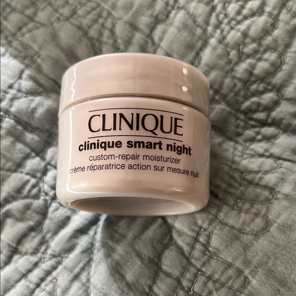 Clinique Smart Night Cream - White
